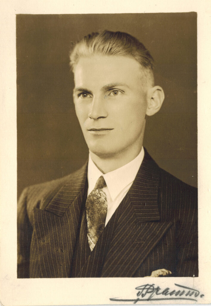 Östen Adolf Signvald Svensson